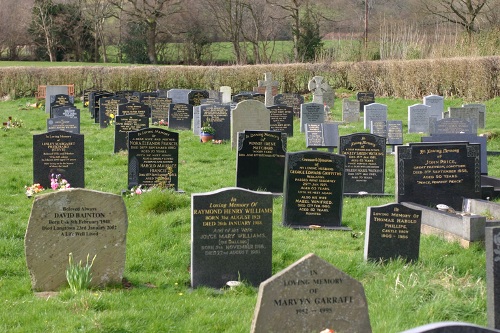 Oorlogsgraf van het Gemenebest St Clydog Churchyard Extension