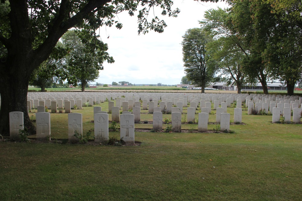 Commonwealth War Cemetery Vlamertinghe New #3