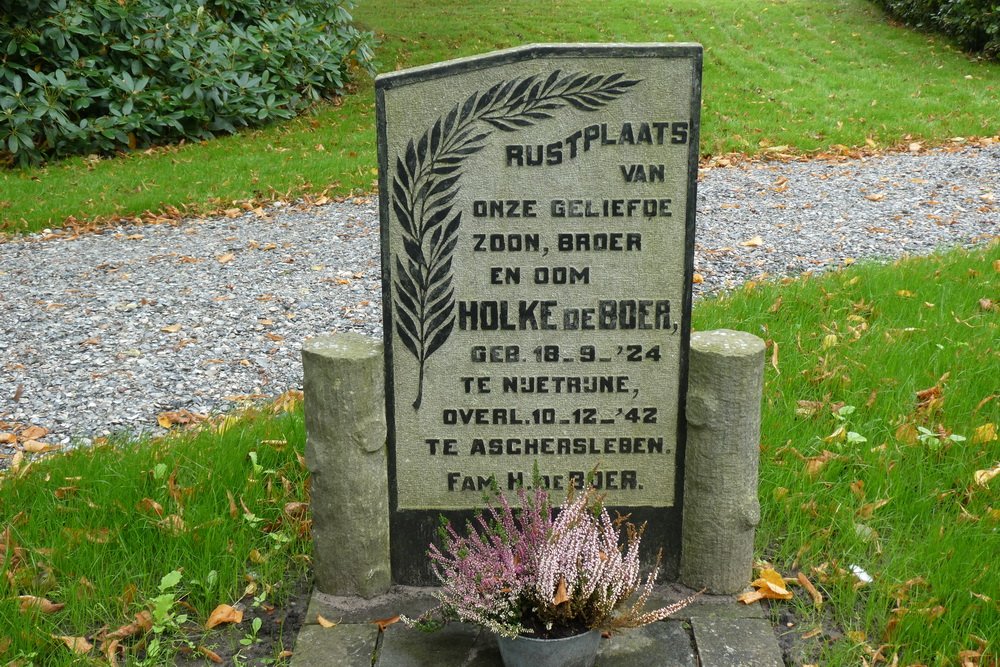 Dutch War Graves Municipal Cemetery Munnekeburen #5