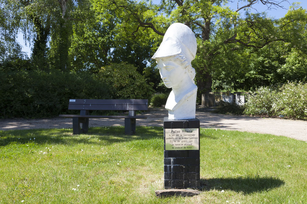 War Memorial Hoek #2