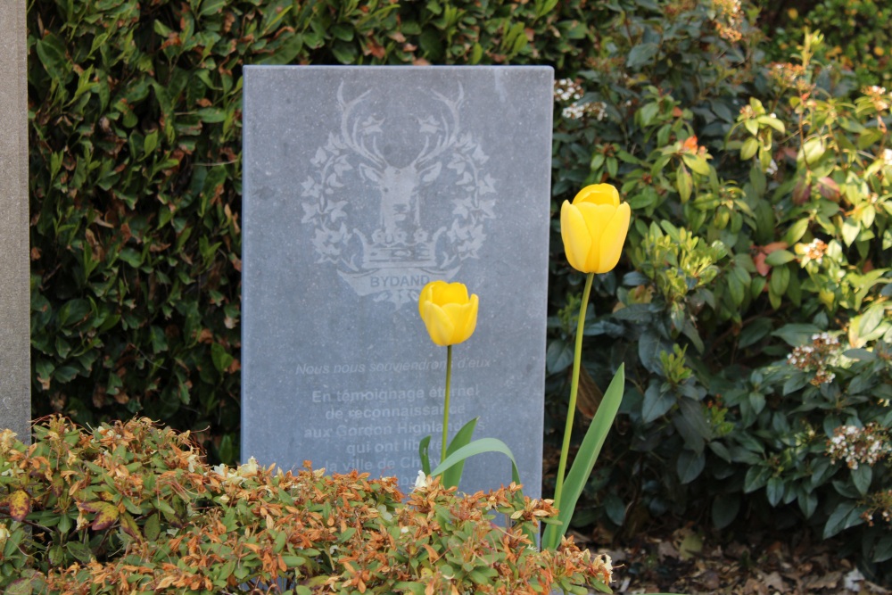War Memorial Chièvres #4