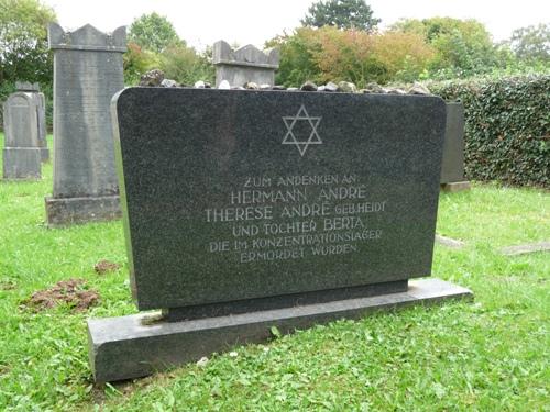 Memorial Jewish Family