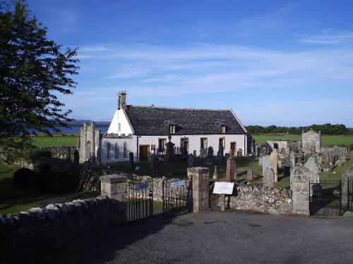 Commonwealth War Graves Edderton Parish Churchyard