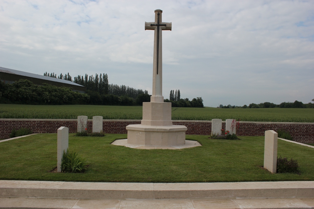 Commonwealth War Cemetery Moeuvres #2