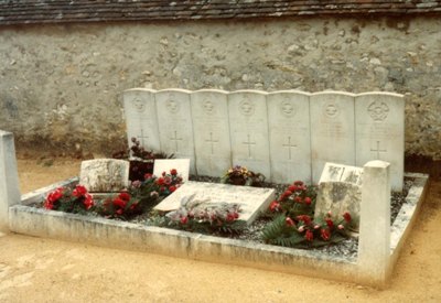 Commonwealth War Graves Le Vaudoue #1