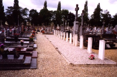 Commonwealth War Graves Laval