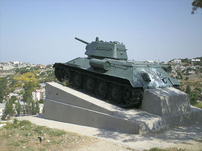 Massagraf Sovjet Soldaten 'Groene Heuvel' (T-34/76 Tank)