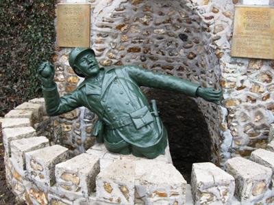 War Memorial Dammarie-sur-Loing #2
