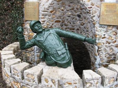 Oorlogsmonument Dammarie-sur-Loing #2