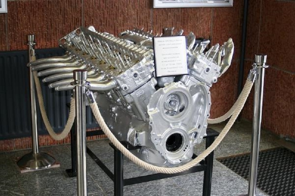 Lancaster LL792 Merlin Engine
