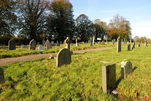 Oorlogsgraven van het Gemenebest St Peter and St Paul Churchyard