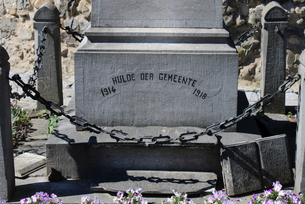 Oorlogsmonument Begraafplaats Sluizen #3