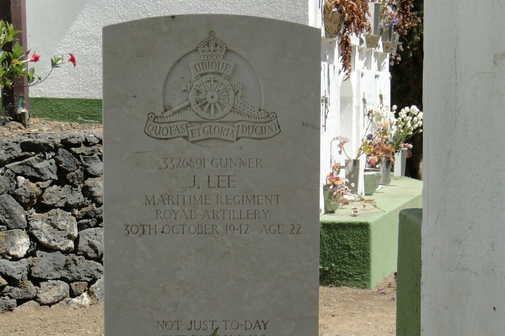 Commonwealth War Grave Villa de Mazo #1