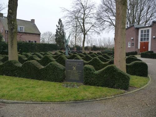 Indisch Monument Protestante Begraafplaats Strijen #2