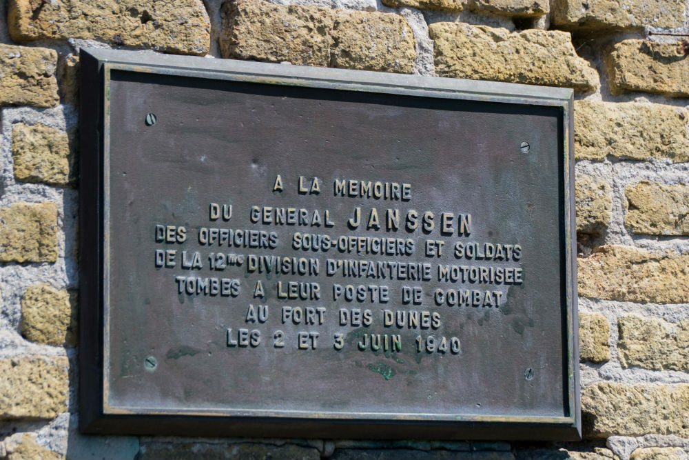 Memorials Fort des Dunes