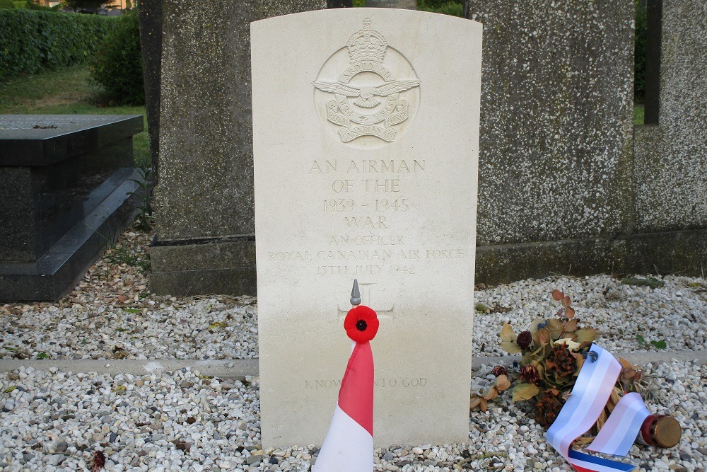 Commonwealth War Graves Municipal Cemetery Franeker #4