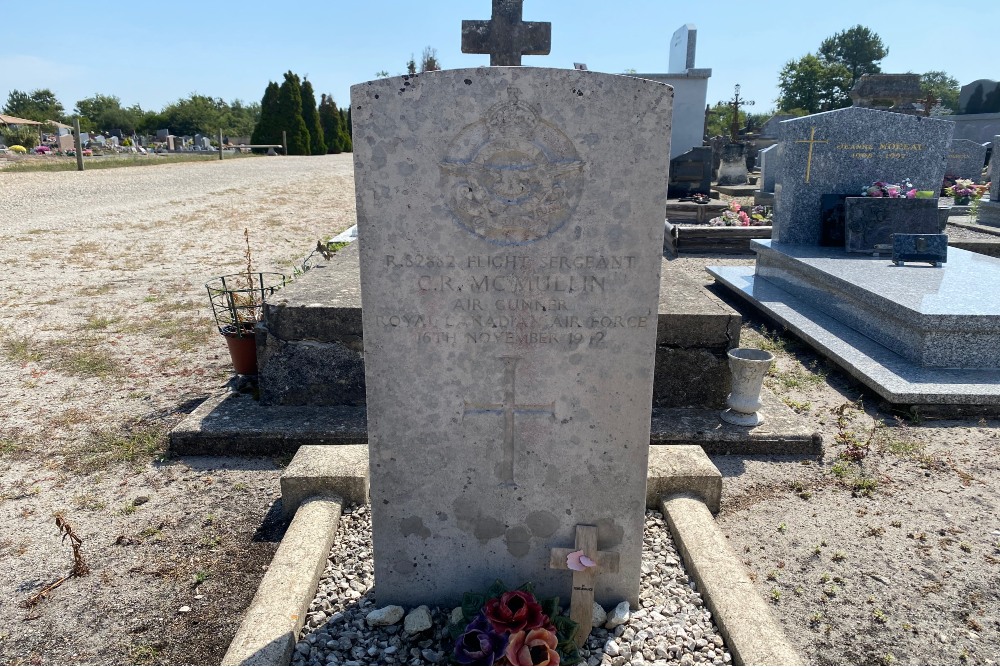 Commonwealth War Grave Hourtin #3