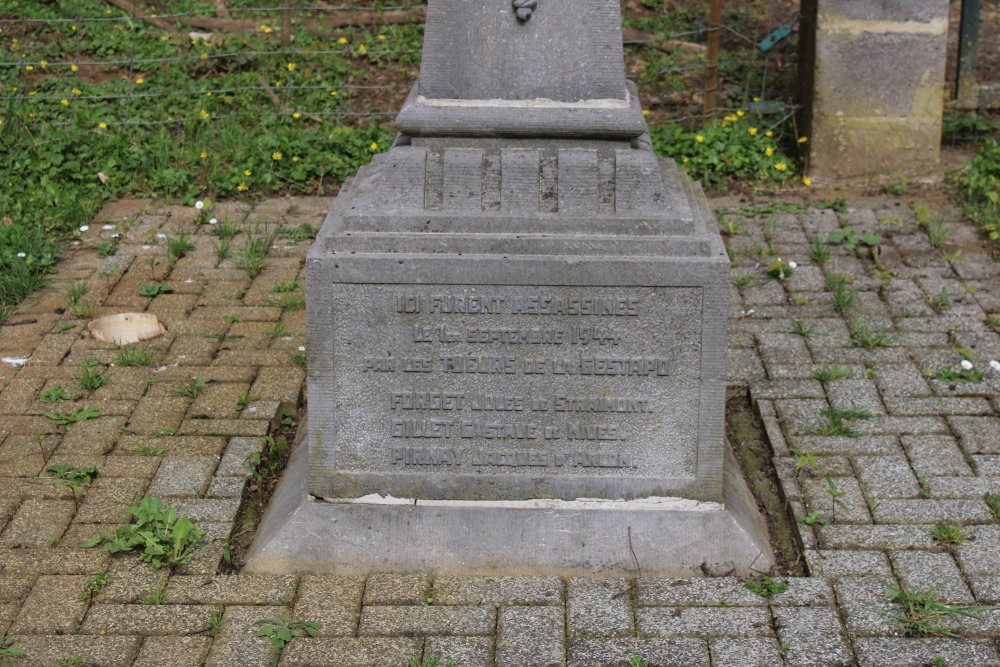 Monument Gefusilleerde Verzetsstrijders Quatre Vents #3