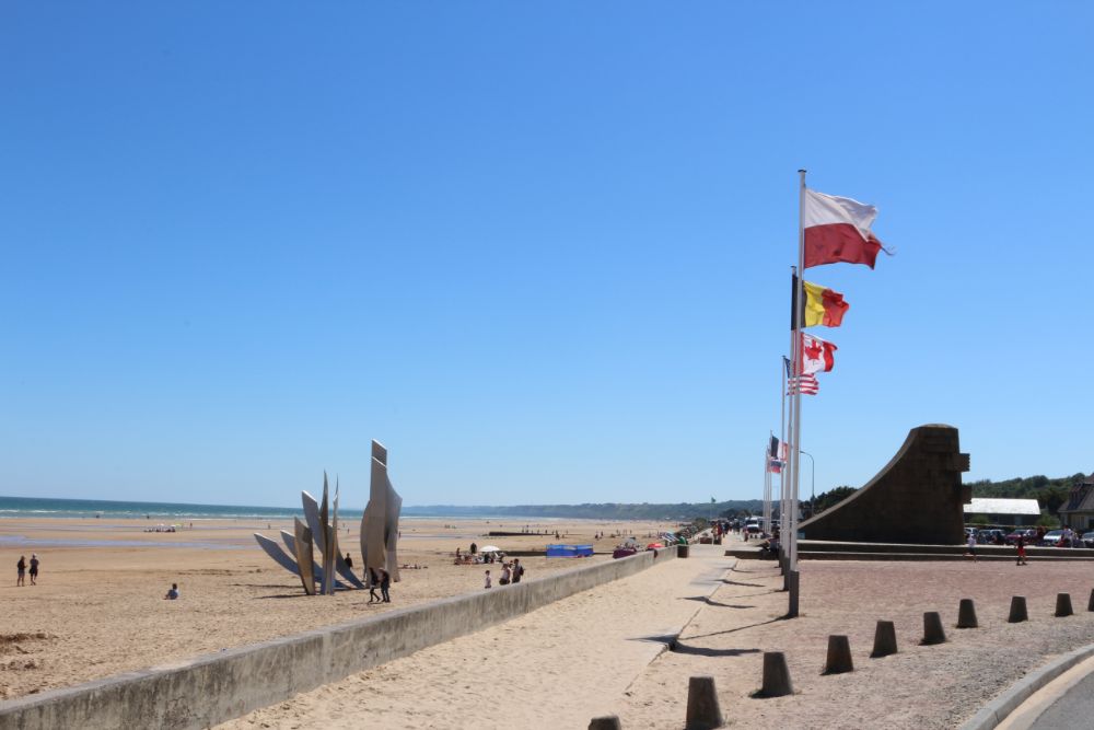 Monument Les Braves Omaha Beach #4