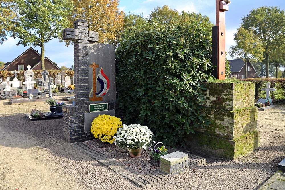 Dutch War Grave Roman Catholic Cemetery Wellerlooi #1