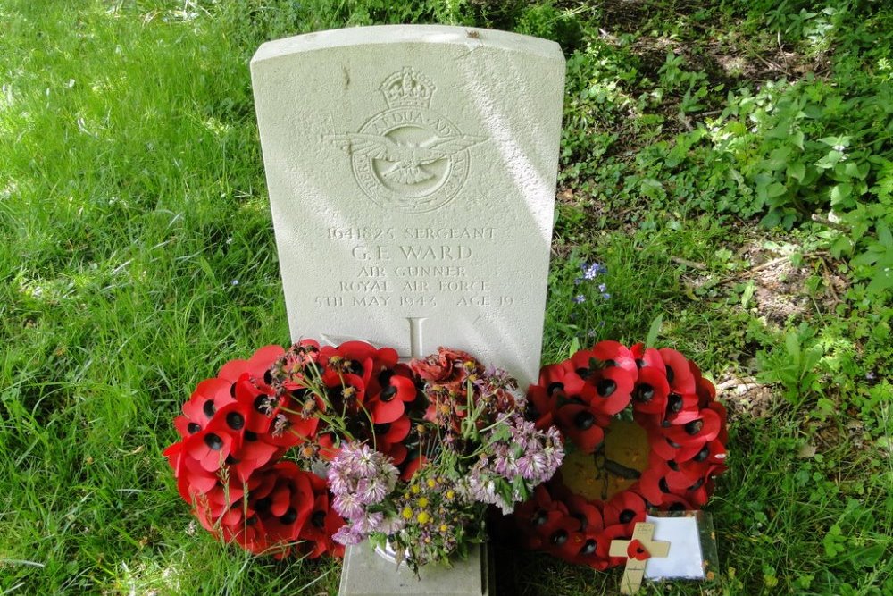 Commonwealth War Grave St. John the Baptist Churchyard