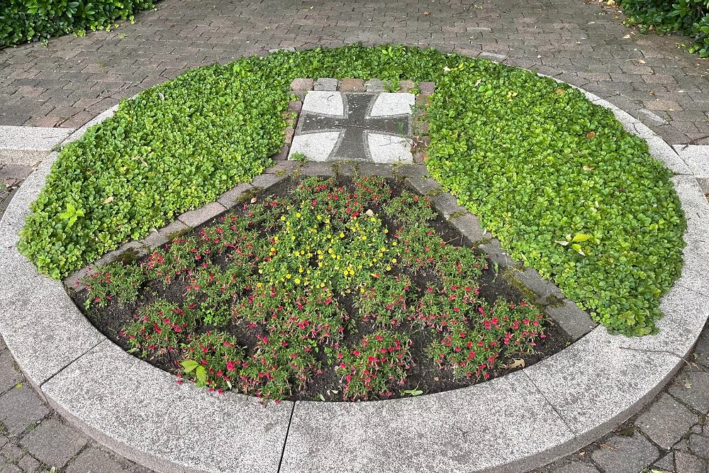 War Memorial Darfeld #4