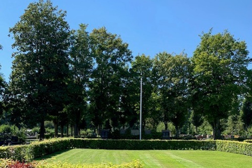 Oorlogsmonument Begraafplaats Roden #3