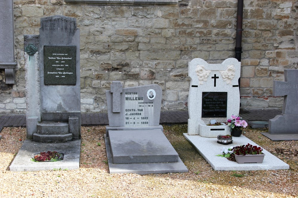 Belgian Graves Veterans Sint-Kwintens-Lennik Churchyard #3