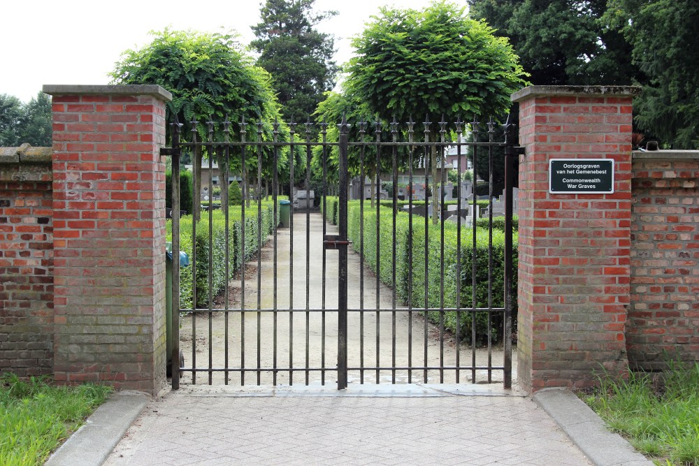 Commonwealth War Graves Morkhoven #1