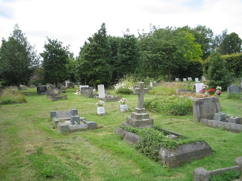 Oorlogsgraven van het Gemenebest St Giles Churchyard and Extension #1