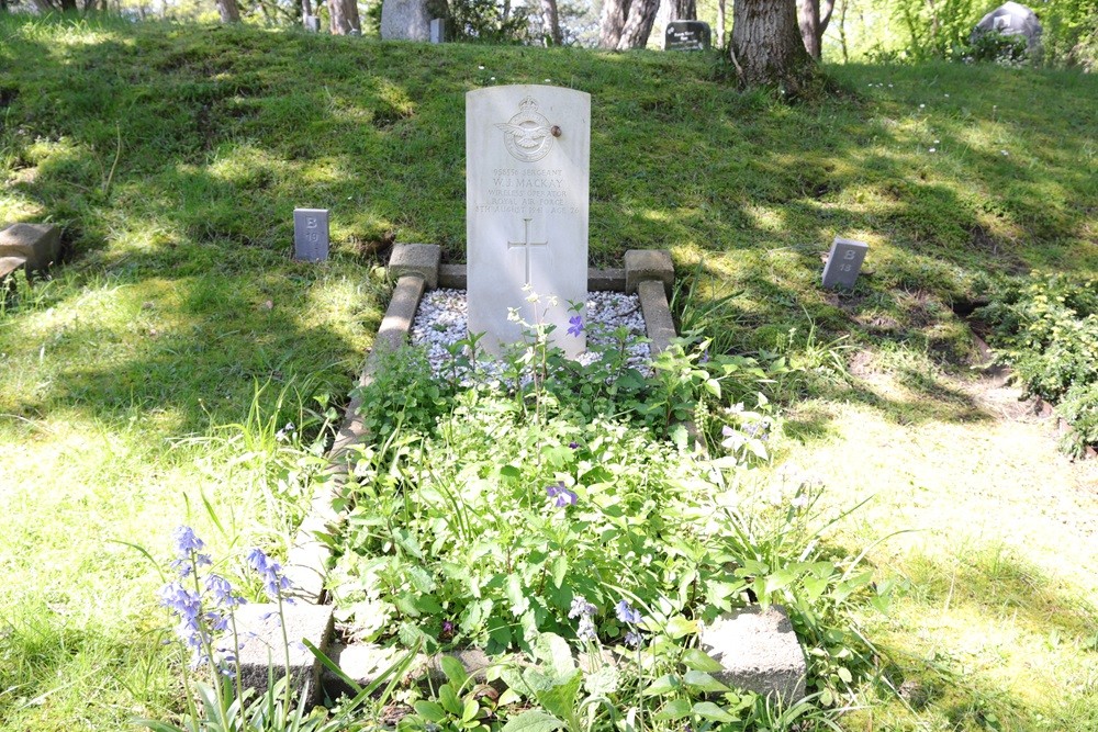 Commonwealth War Grave General Cemetery Bloemendaal