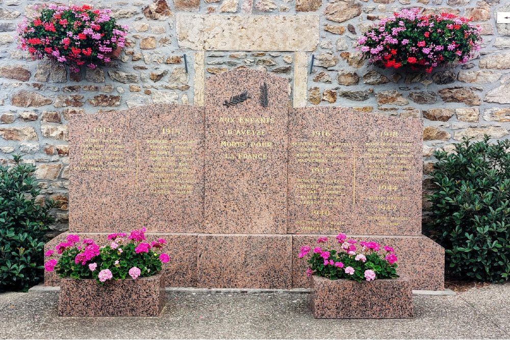 War Memorial Aveize #3