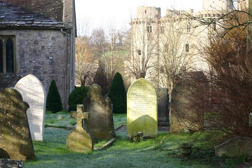 Oorlogsgraf van het Gemenebest All Saints Churchyard