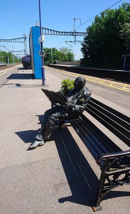 Statue of Sir Nicholas Winton