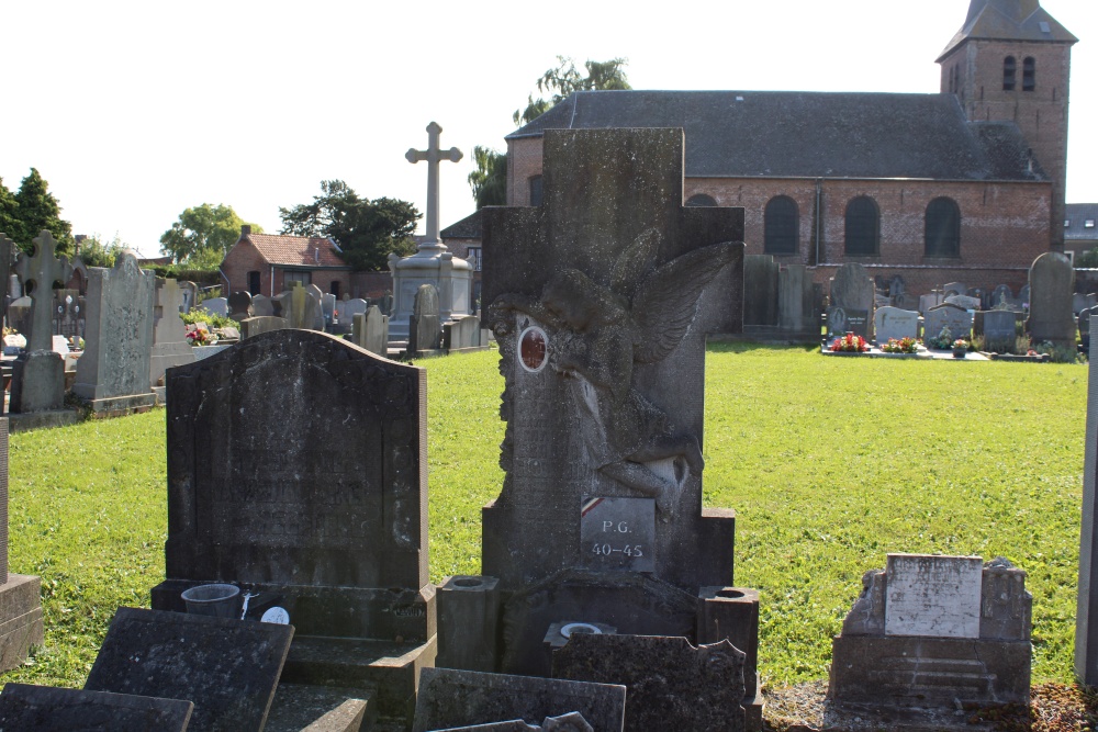 Belgian Graves Veterans Mourcourt #4