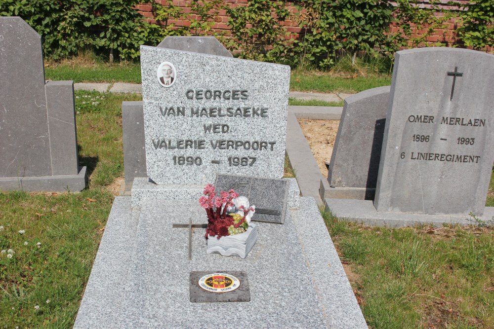 Belgian Graves Veterans Nukerke Cemetery #4