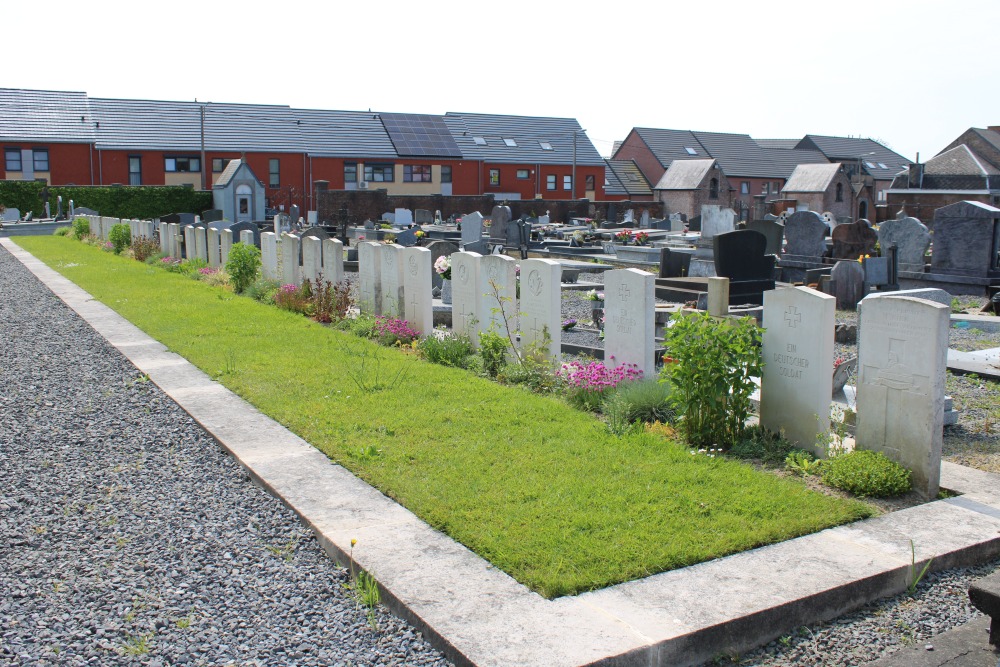 Commonwealth War Graves Erquelinnes #3
