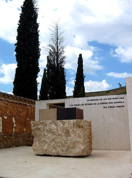 Memorial Victims Spanish Civil War - Torrebaja - TracesOfWar.com