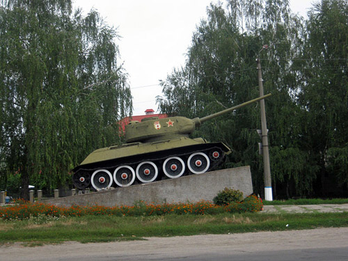 Bevrijdingsmonument (T-34/85 Tank) Yagotin #1