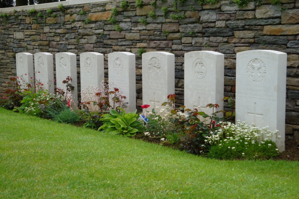 Commonwealth War Cemetery Y Ravine #2