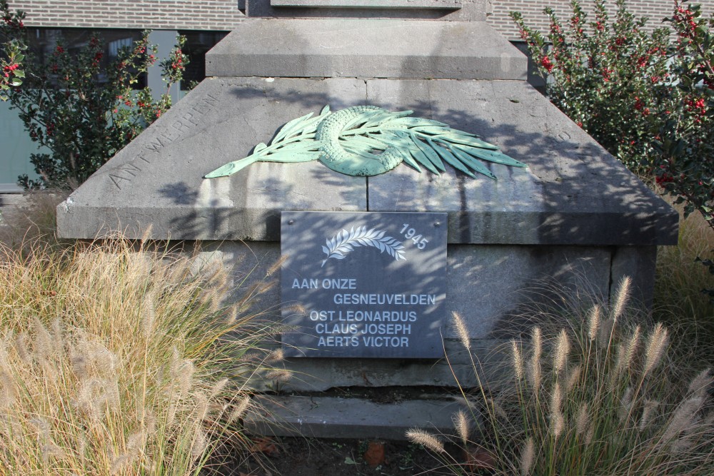 War Memorial Steendorp #5