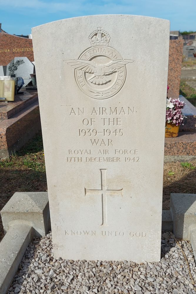 Commonwealth War Graves Les Sables-d'Olonne #3