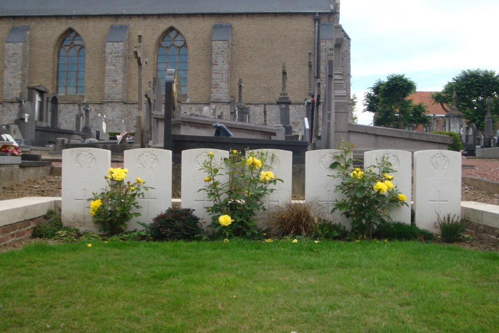 Commonwealth War Graves Nieuwkerke #3