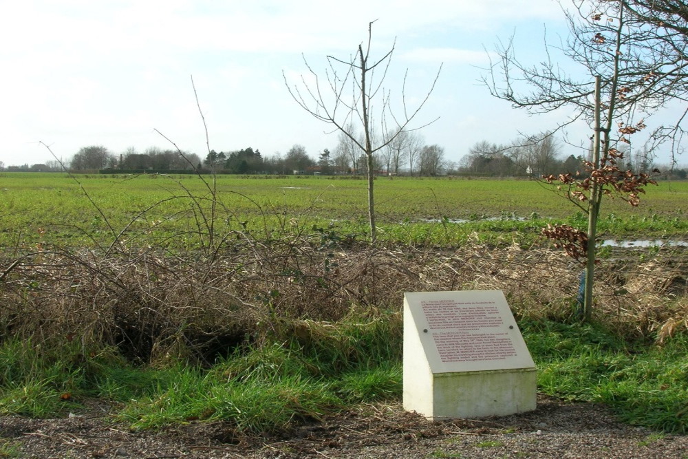 La Plaine au Bois Memorial Site - Farm Mercier - Esquelbecq #1