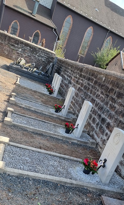 Oorlogsgraven van het Gemenebest Kerkhof Moussey #2