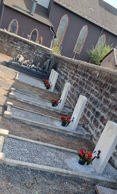 Commonwealth War Graves Moussey Churchyard #2