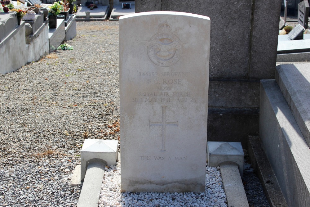 Commonwealth War Grave Soumagne #3