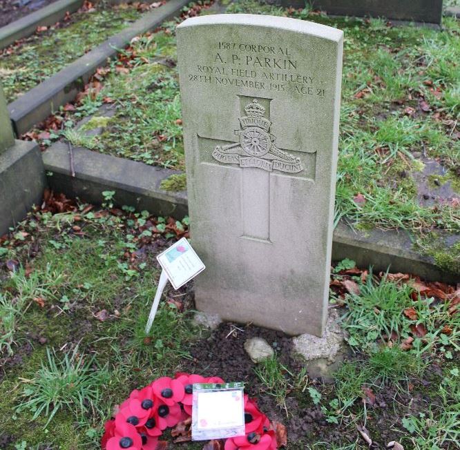 Commonwealth War Grave Grove Congregational Chapelyard #1