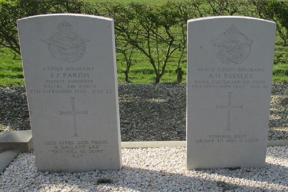 Commonwealth War Graves Protestant Churchyard Jelsum #2