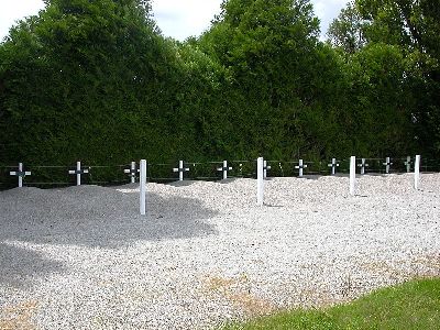 Verzetsbegraafplaats en Monument La Haudelinire #1